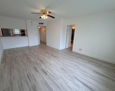 918 Twin Lakes Drive - Photo Thumbnail 18