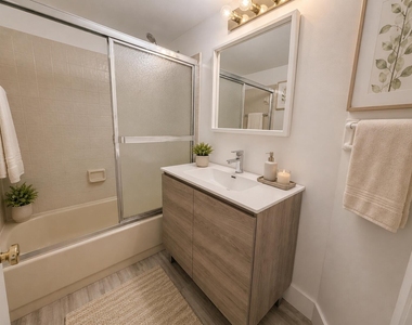 918 Twin Lakes Drive - Photo Thumbnail 15