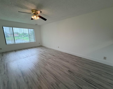 918 Twin Lakes Drive - Photo Thumbnail 17