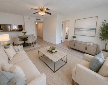 918 Twin Lakes Drive - Photo Thumbnail 4