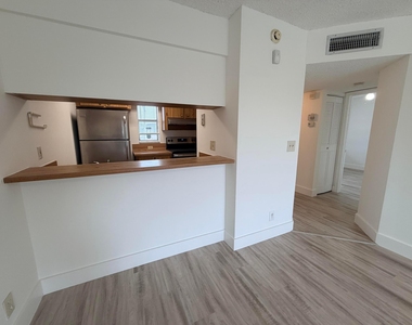 918 Twin Lakes Drive - Photo Thumbnail 19