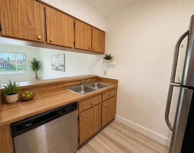 918 Twin Lakes Drive - Photo Thumbnail 8