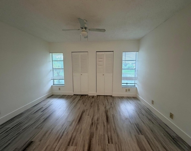 918 Twin Lakes Drive - Photo Thumbnail 23