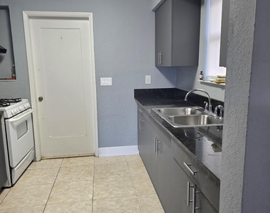 305 Sw 14th Street - Photo Thumbnail 5