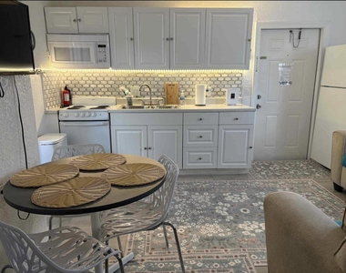 820 15th Street - Photo Thumbnail 5