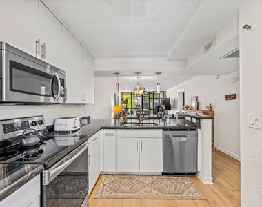 21 Royal Palm Way - Photo Thumbnail 4