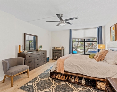 21 Royal Palm Way - Photo Thumbnail 12
