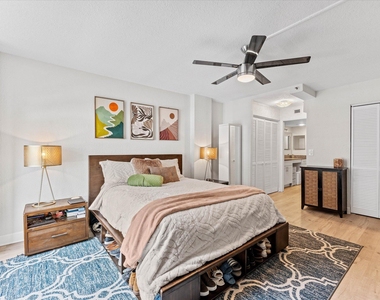 21 Royal Palm Way - Photo Thumbnail 13