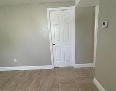 2505 Avenue L - Photo Thumbnail 5