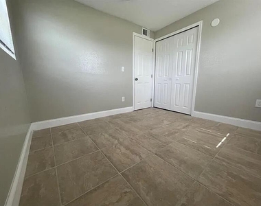 2505 Avenue L - Photo Thumbnail 8