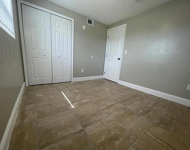 2505 Avenue L - Photo Thumbnail 6
