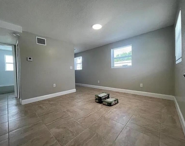 2505 Avenue L - Photo Thumbnail 3