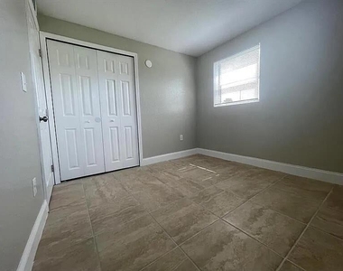 2505 Avenue L - Photo Thumbnail 7