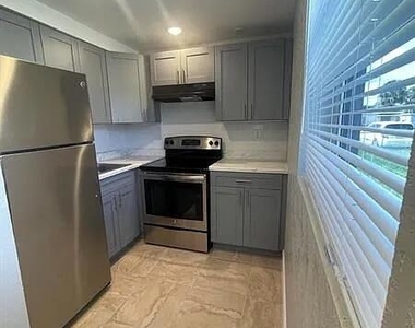 2505 Avenue L - Photo Thumbnail 1