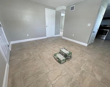 2505 Avenue L - Photo Thumbnail 4