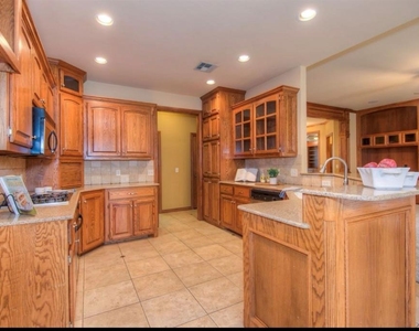 1708 Nw 182nd Drive - Photo Thumbnail 8