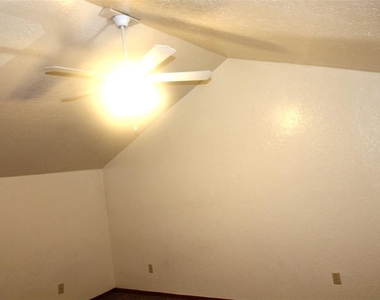 1901 E Lindsey Street - Photo Thumbnail 16