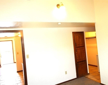 1901 E Lindsey Street - Photo Thumbnail 11