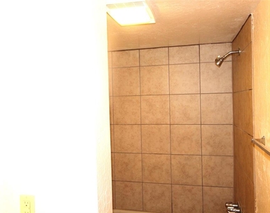 1901 E Lindsey Street - Photo Thumbnail 13