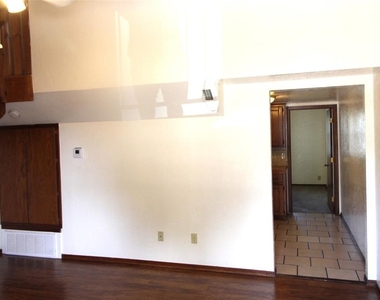 1901 E Lindsey Street - Photo Thumbnail 2
