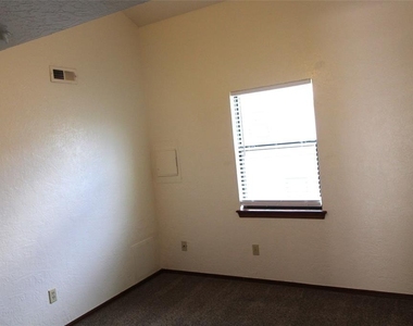 1901 E Lindsey Street - Photo Thumbnail 9