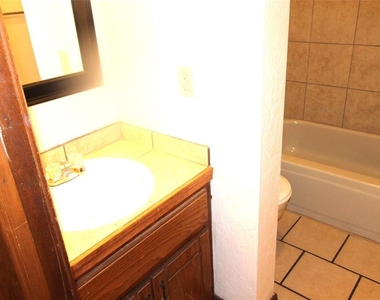1901 E Lindsey Street - Photo Thumbnail 14