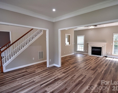 2941 Glen Summit Drive - Photo Thumbnail 2