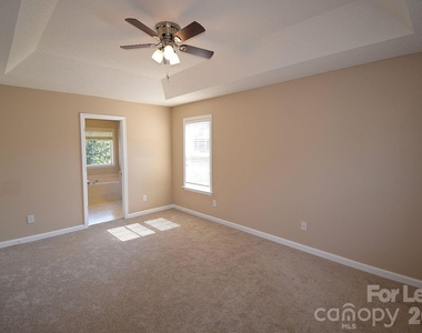 2941 Glen Summit Drive - Photo Thumbnail 6