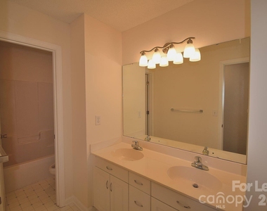 2941 Glen Summit Drive - Photo Thumbnail 15