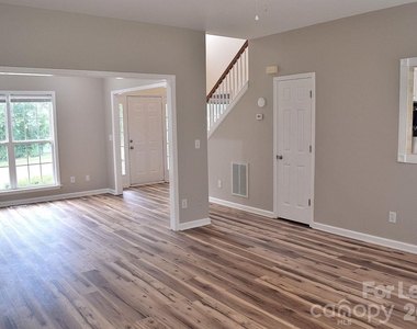 2941 Glen Summit Drive - Photo Thumbnail 4