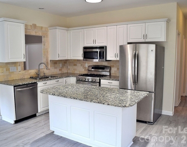 2941 Glen Summit Drive - Photo Thumbnail 1