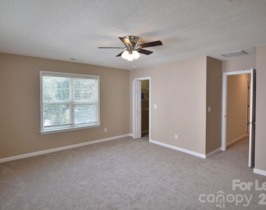 2941 Glen Summit Drive - Photo Thumbnail 14