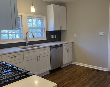 808 Weldon Street N - Photo Thumbnail 8