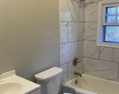 808 Weldon Street N - Photo Thumbnail 2
