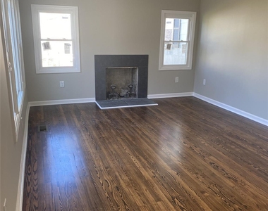 808 Weldon Street N - Photo Thumbnail 3