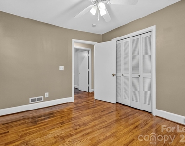 1634 Van Buren Avenue - Photo Thumbnail 17