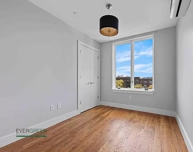680 East 21st Street - Photo Thumbnail 4