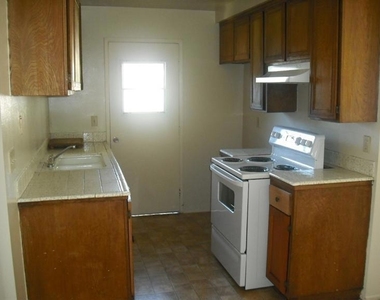 2557 N Yardarm Avenue - Photo Thumbnail 2