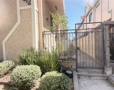 2612 W Grand Avenue - Photo Thumbnail 5