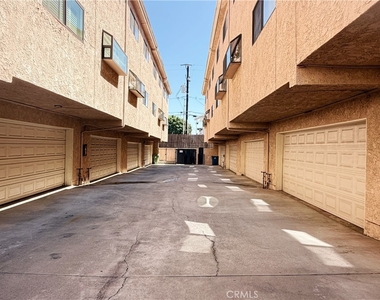 2612 W Grand Avenue - Photo Thumbnail 3