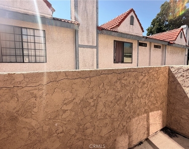 2612 W Grand Avenue - Photo Thumbnail 5