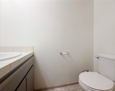 2612 W Grand Avenue - Photo Thumbnail 12