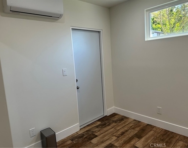 14325 Martha Street - Photo Thumbnail 8