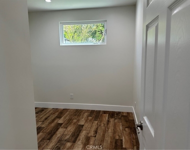 14325 Martha Street - Photo Thumbnail 9