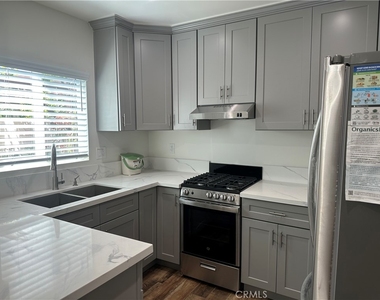 14325 Martha Street - Photo Thumbnail 2