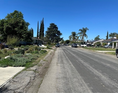 14325 Martha Street - Photo Thumbnail 21