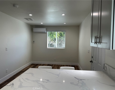 14325 Martha Street - Photo Thumbnail 5