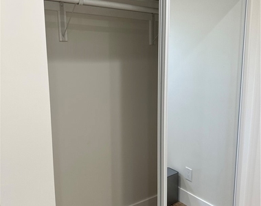 14325 Martha Street - Photo Thumbnail 7
