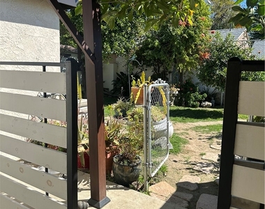 14325 Martha Street - Photo Thumbnail 16