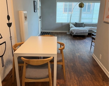 2244 W Adams Boulevard - Photo Thumbnail 4